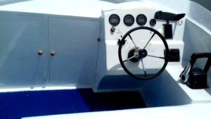 39 foot power boat helm